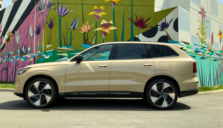 2025 volvo ex90 02 2560x1440 1752079256.jpg