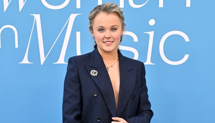 Feature inside jojo siwa dating history.jpg