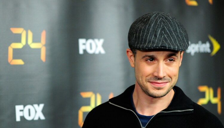 Freddie prinze jr says he was never supposed to be sandy on friends 95785623.jpg