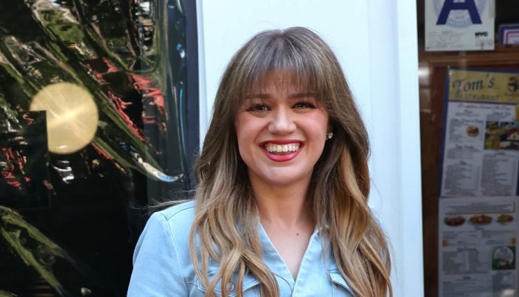 Gettyimages 2169577926 kelly clarkson ‘would love to meet someone special after divorce.jpg