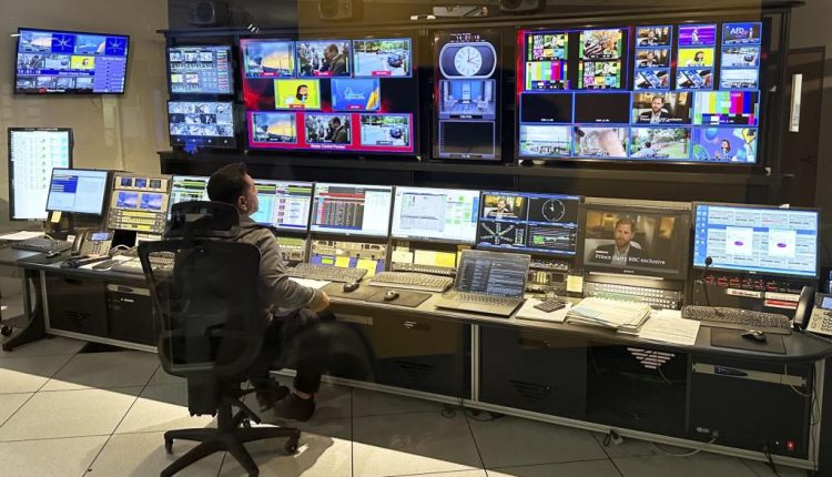 One control rooms arizona pbs 103729397 e1752540385321.jpg