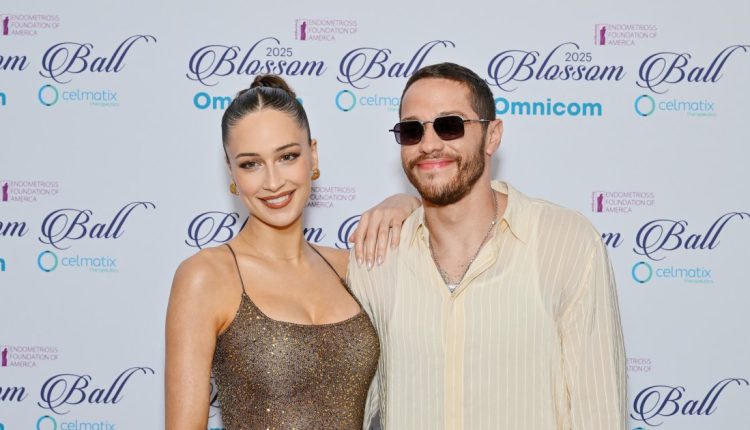 Pete davidson elsie hewitt.jpg