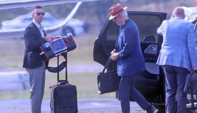 Bill clinton spotted at airport with health divice 620x340 1.jpg