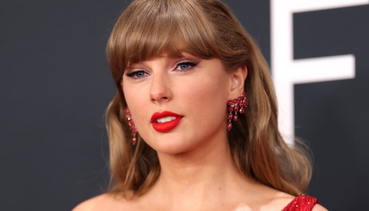 Did jason kelce agree to get a cat 2197310476.jpg