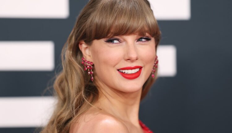 Is taylor swift going to announce her next album on boyfriend travis kelce podcast this week 2197312.jpeg