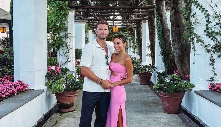 Jana kramer responds to rumors her husband allan russell is on a dating app.jpg