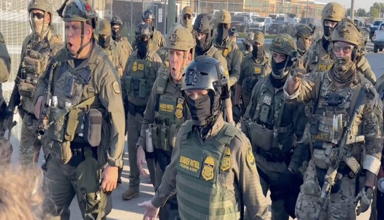 Boarder patrol agents.jpg