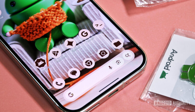 Closeup photo of android phone home screen with themed icons scaled.jpg