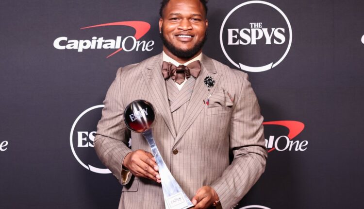 Eagles jalen carter apologizes after videos show him allegedly spitting on dak prescott 2224786801.j.jpeg