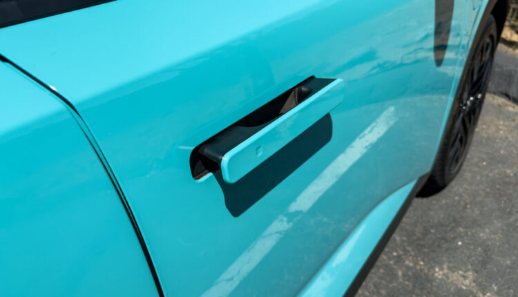 Nissan leaf door handle 1152x648.jpg