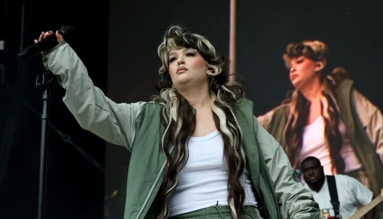 Lola young 2237809043.jpg