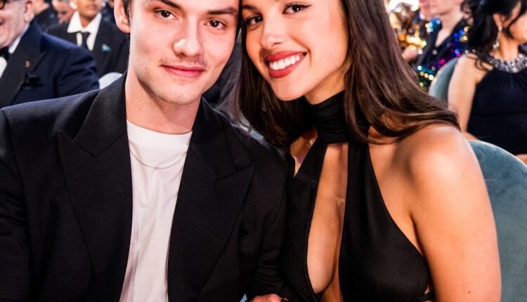 Rs 1200x1200 250202181446 1200 olivia rodrigo louis partridge grammys.jpg