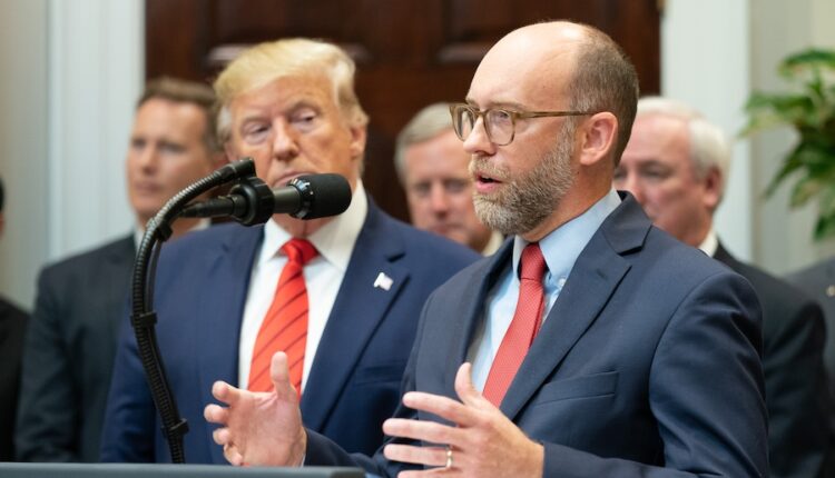 President trump signs executive orders on transparency in federal guidance and enforcement 488756295.jpeg