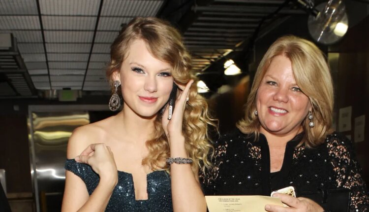 Taylor swift mom 96311186.jpg