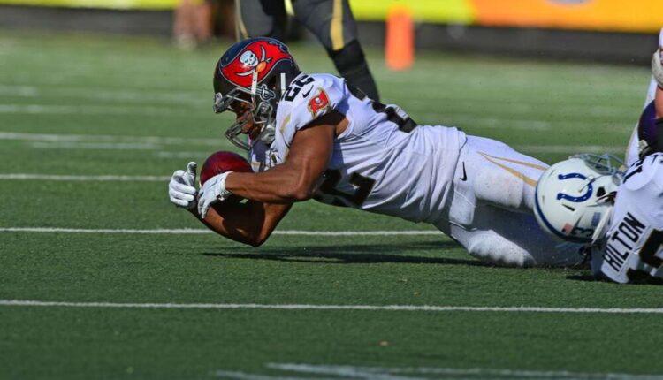 Doug martin team rice running back recovers a loose 35a535 1024 1000x600.jpg