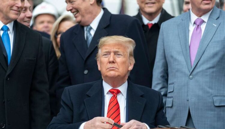 President trump at the signing ceremony of the usmca 49461487086 dcb736 1024 1000x600.jpg