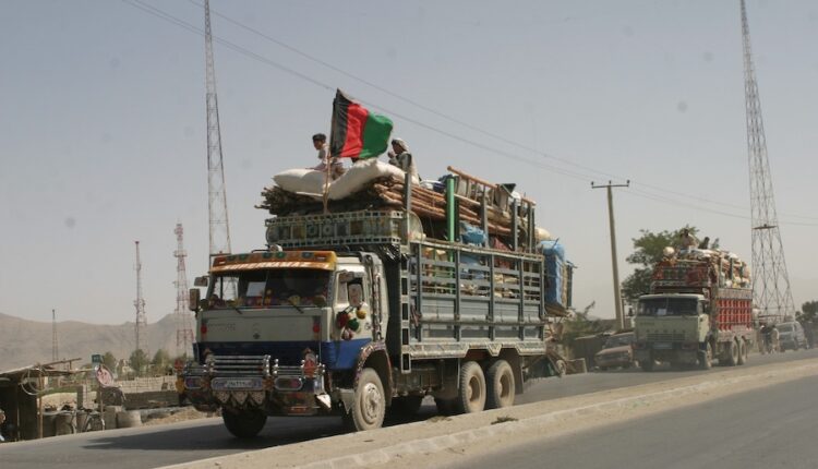 Afghan refugees returning from pakistan in 2004.jpg