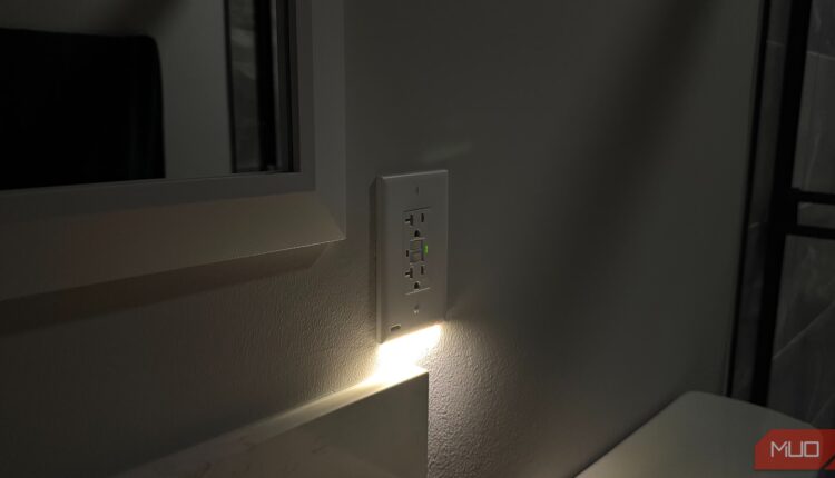 Snappower guidelight on gfci outlet.jpeg