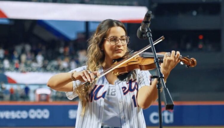 Katia Lindor 1000x600.jpg