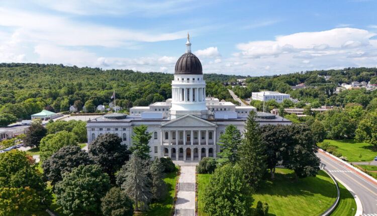 Maine State House exterior view 1000x600.jpg