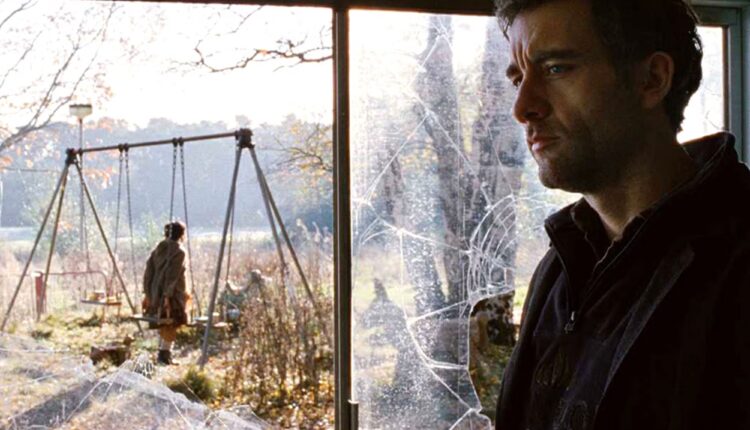 Clive owen in children of men staring off.jpg