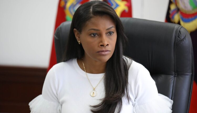 Diana salazar embajadora argentina daniel noboa.jpg