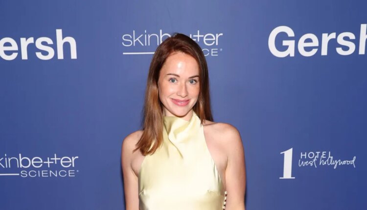 Whitney leavitt 2234962894.jpg