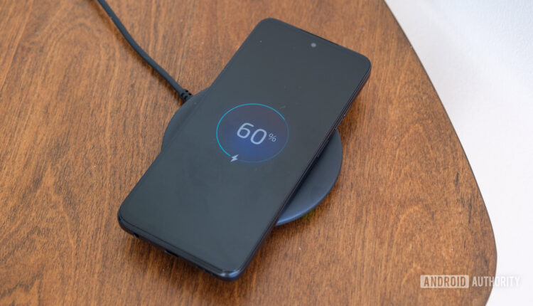 Motorola Moto G Power 5G 2024 wireless charging.jpg