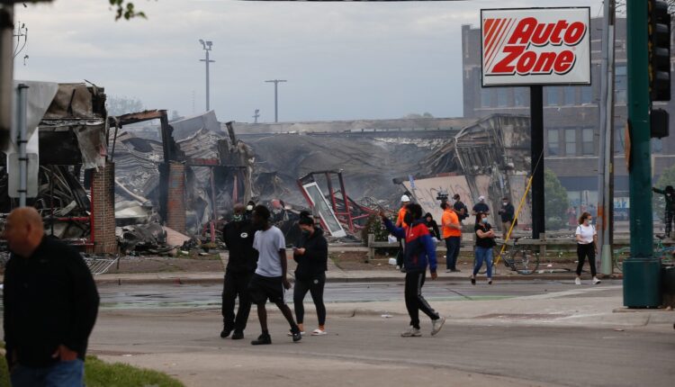 Minneapolis rioters destroy Auto Zone 02.06.26 AP.jpg