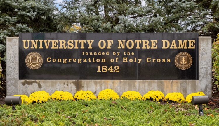 Notre Dame Univ sign 02.01.26 Getty 2181330687.jpg