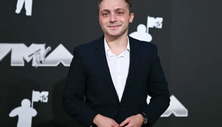 Jake shane to make broadway debut alongside ray romano in all out comedy about ambition 2170688849.j.webp