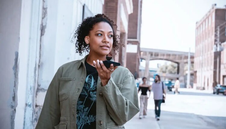 25PC8473784 METRO JA S04 STREETWALKHEADPHONES 01782 RGB R.JPG High Res 3.jpeg