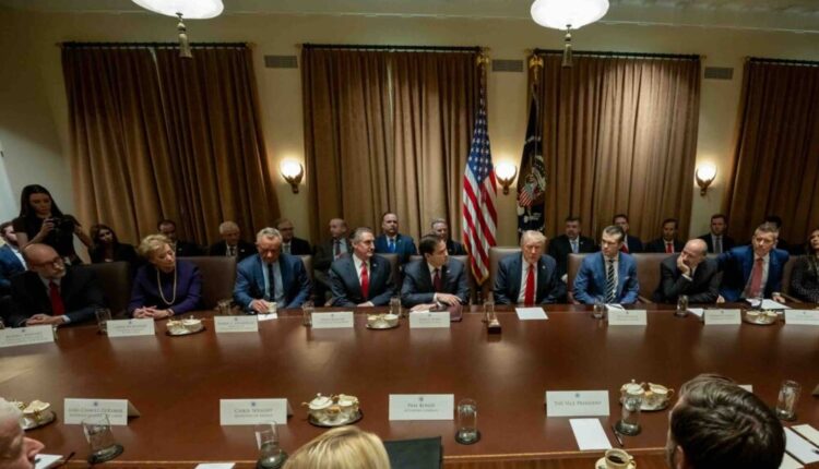 President Trump meeting with his cabinet 2025 scaled e1740754085905 1000x600.jpeg