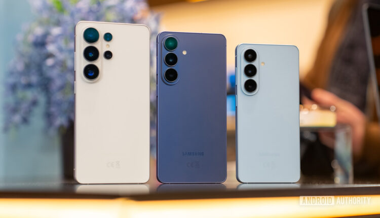 Samsung Galaxy S26 S26 Plus S26 Ultra stood up side angle.jpg