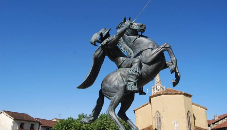 Statue Equestre Lupiac dartagnan e1774623504597 1200x675.jpg