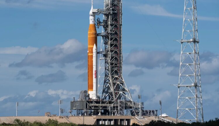 Artemis sls rocket.jpg