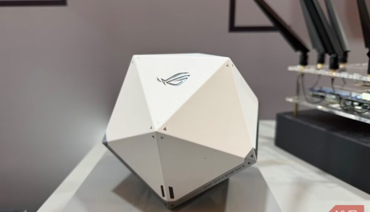 Asus concept wifi 8 router.jpg