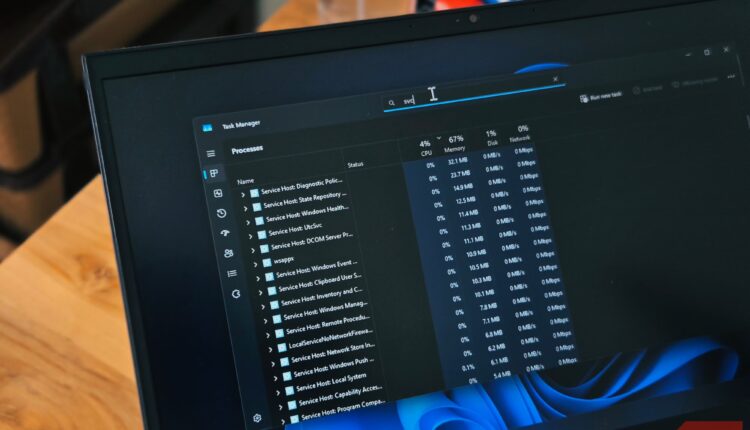Windows task manager open on a hp pavillion laptop.jpg