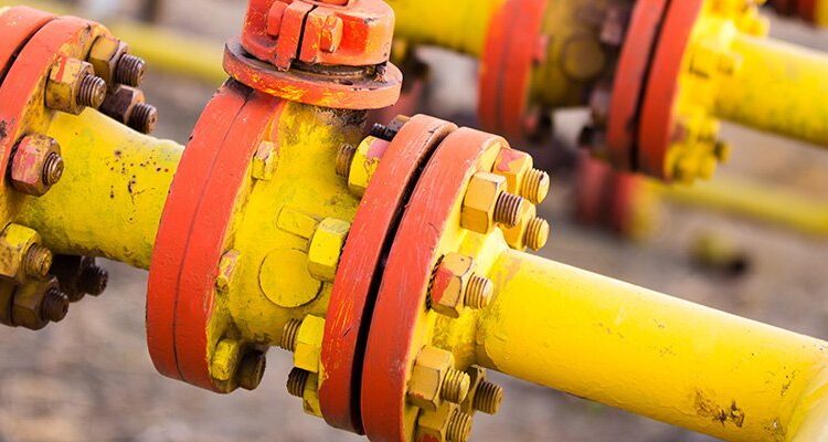 Oil gas valve energy fotolia.jpg