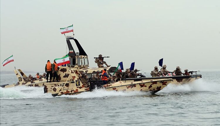 IRGC naval exercise 2015 3.jpg