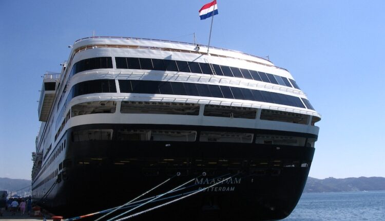 Maasdam in Acapulco.jpg
