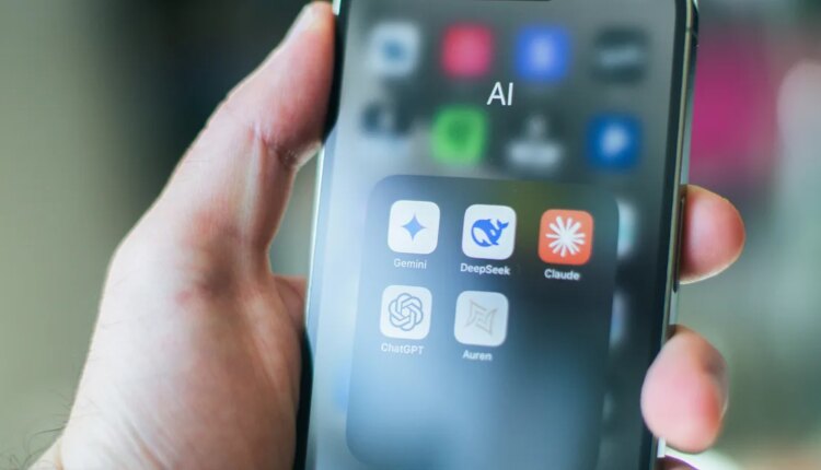 AI Apps installed on iPhone Gemini DeepSeek Claude ChatGPT Auren.jpg