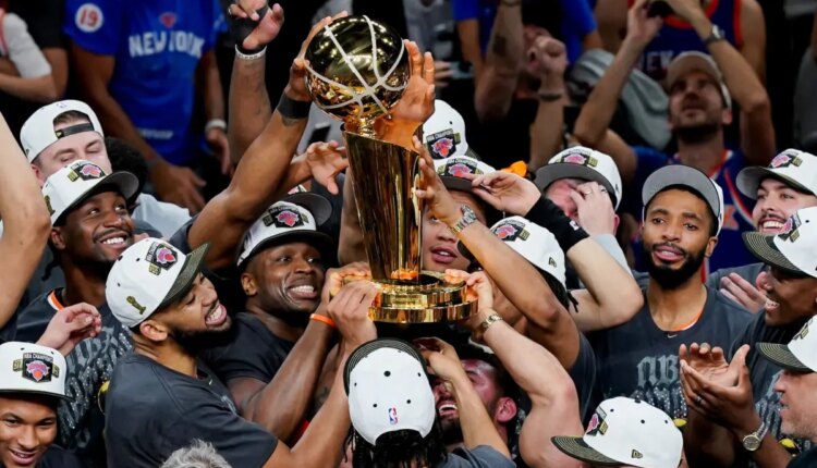 New york knicks hoist trophy 130894478 e1781478942301.jpg