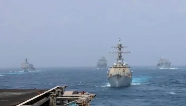 Strait of hormuz ships.jpg