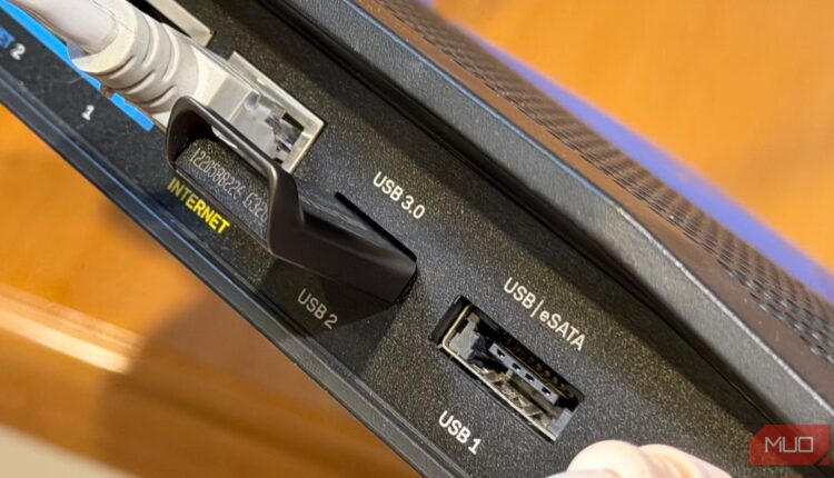 Esata and usb port on a router.jpeg