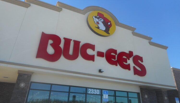 Buc ees @ Daytona Beach Main Building 02.jpg