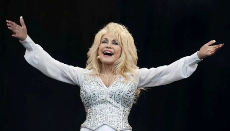Dolly Parton 2.jpg