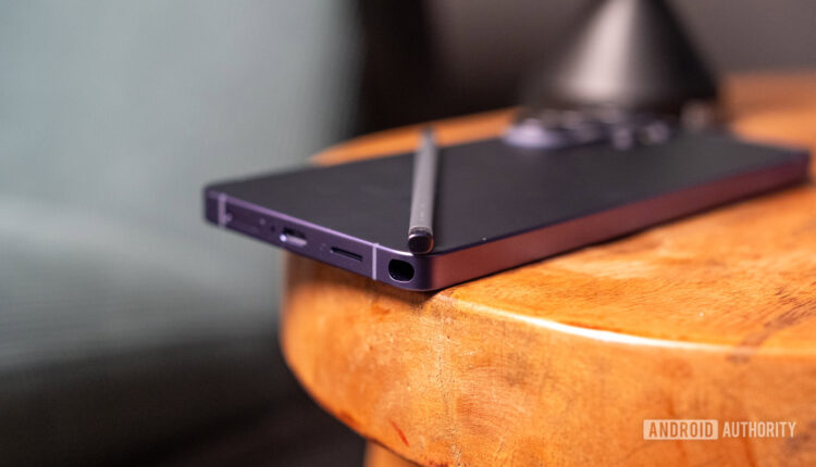 Samsung Galaxy S26 Ultra s pen and ports.jpg
