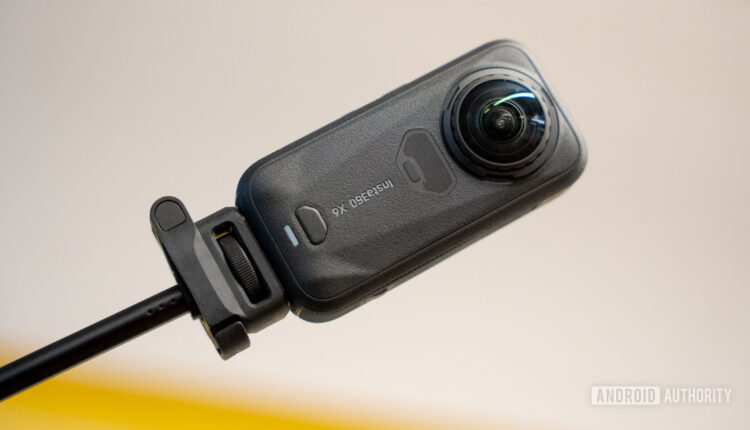 Insta360 X6 in selfie stick 1.jpg