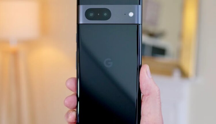 Pixel 7 Black Back.jpg